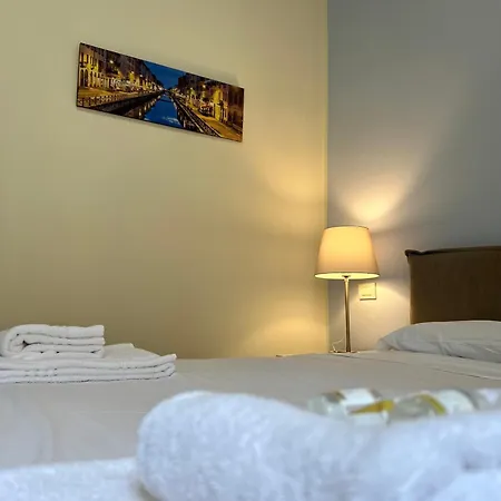 Moderno Bilocale Vicino Navigli E Bocconi * ميلان